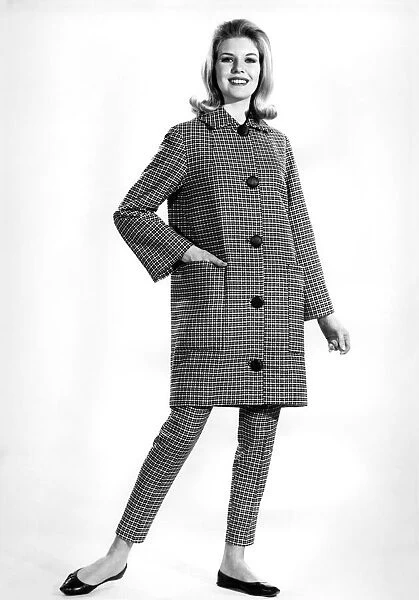 Reveille Fashions 1964: Maureen Walker. January 1964 P006832