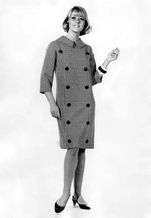 Framed Print : Reveille Fashions 1965: Marilyn Rickard. October 1965 P007761