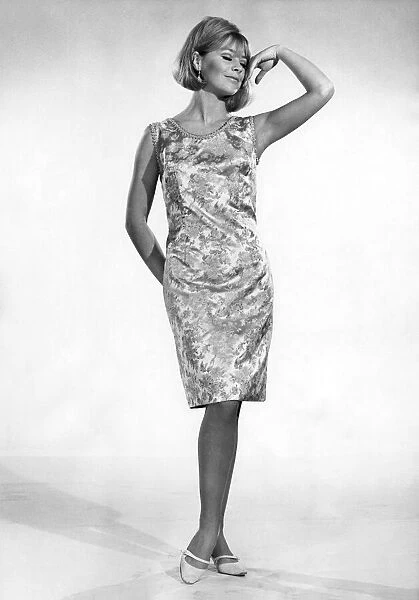 Reveille Fashions 1965: Marilyn Rickards. December 1965 P006738