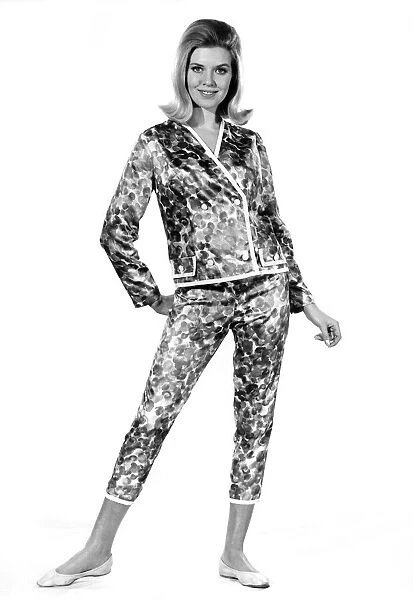 Reveille Fashions 1965: Maureen Walker. March 1965 P006720