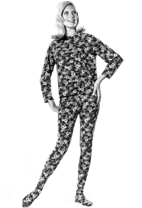 Framed Print : Reveille Fashions 1965: Maureen Walker. November 1965 P007715