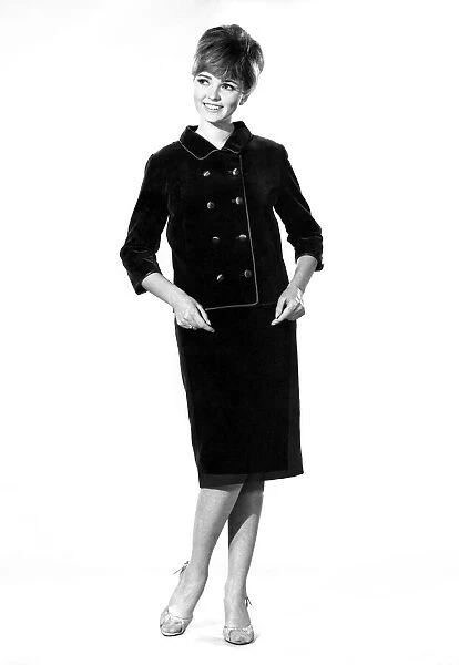 Reveille Fashions 1965: Vivienne Cornwall. January 1965 P006727