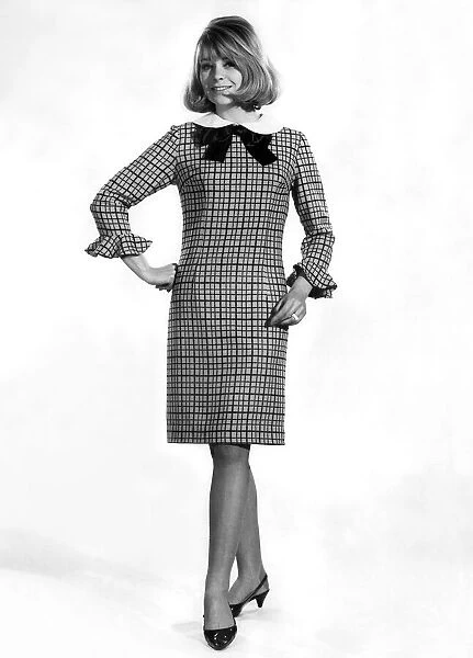 Reveille Fashions 1966: Marilyn Rickard. January 1966 P006667