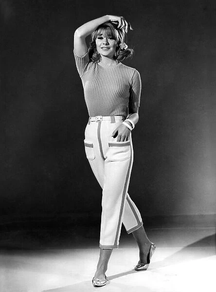 Reveille Fashions 1966: Marilyn Rickard January 1966 P006672