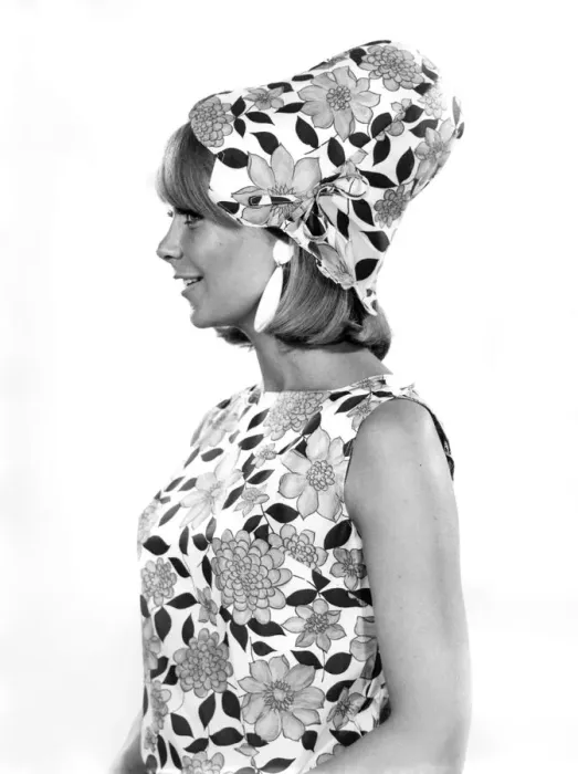 Framed Print : Reveille Fashions 1966: Marilyn Rickard modelling matching summer dress and hat Framed Print : Reveille Fashions 1966: Marilyn Rickard modelling matching summer dress and hat