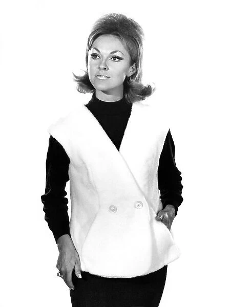 Reveille Fashions: Ann Roberts. October 1963 P007650
