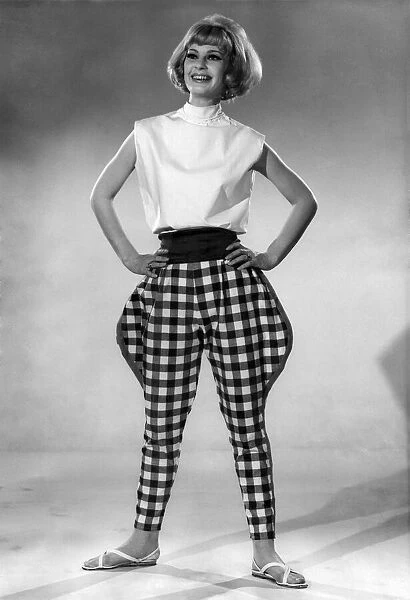 Reveille Fashions. Dawn Chapman. August 1962 P008956