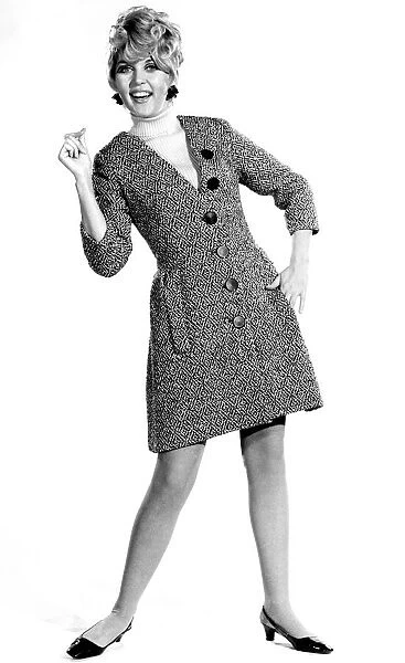 Reveille Fashions: Delia Freeman. March 1968 P008402