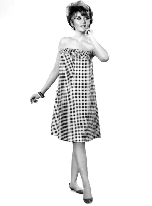 Framed Print : Reveille Fashions: Delia Freeman. May 1967 P006717