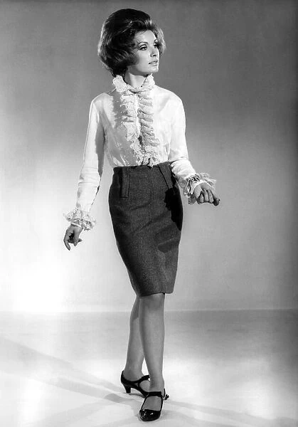 Reveille Fashions: Diane Stainland. November 1966 P006695