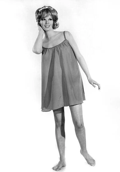 Reveille Fashions: Elizabeth Hooley. May 1968 P008384