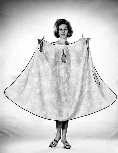 Reveille Fashions: Helen Norman. July 1964 P006749