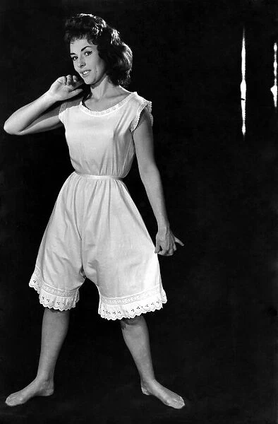 Reveille Fashions. January 1959 P006955
