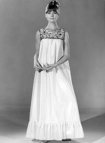 Reveille Fashions: Jeanette Harding. December 1966 P006698