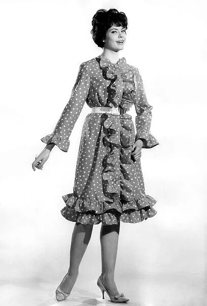 Reveille Fashions. Jennifer White. March 1962 P008912