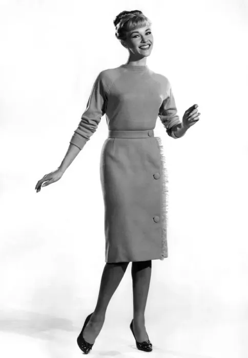 Framed Print : Reveille Fashions: Jo Waring. January 1962 P008921
