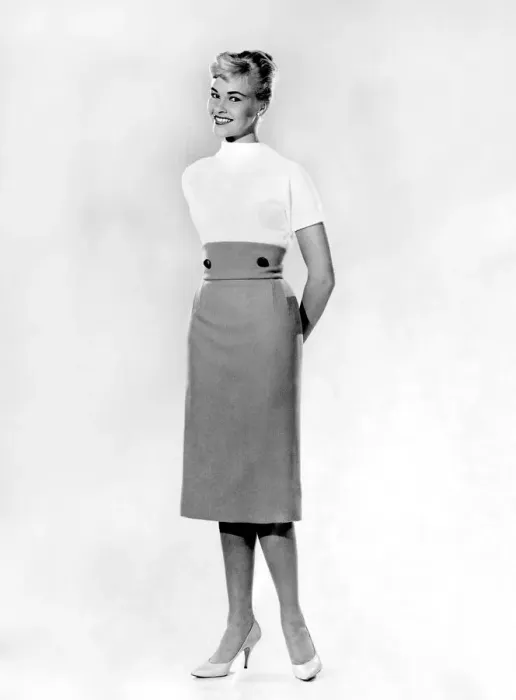 Framed Print : Reveille Fashions: Jo Waring. October 1959 P006965 Framed Print : Reveille Fashions: Jo Waring. October 1959 P006965