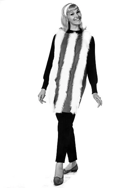 Reveille Fashions: Jo Waring. September 1963 P007655