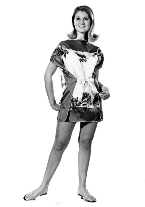 Framed Print : Reveille Fashions: Lynne Broadbent. June 1965 P007735 Framed Print : Reveille Fashions: Lynne Broadbent. June 1965 P007735