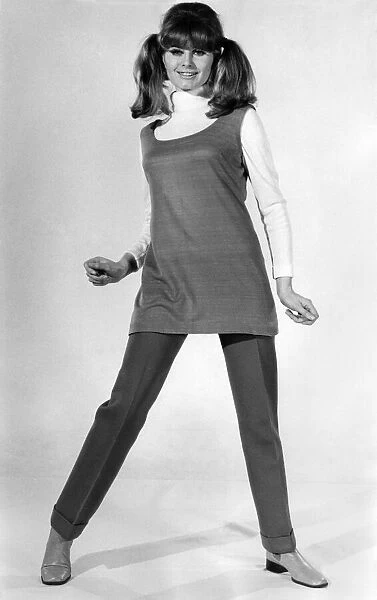 Reveille Fashions: Margaret Lorraine. April 1968 P006635