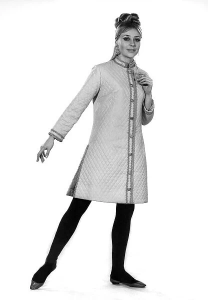 Reveille Fashions. Marilyn Richards. January 1967 P008521