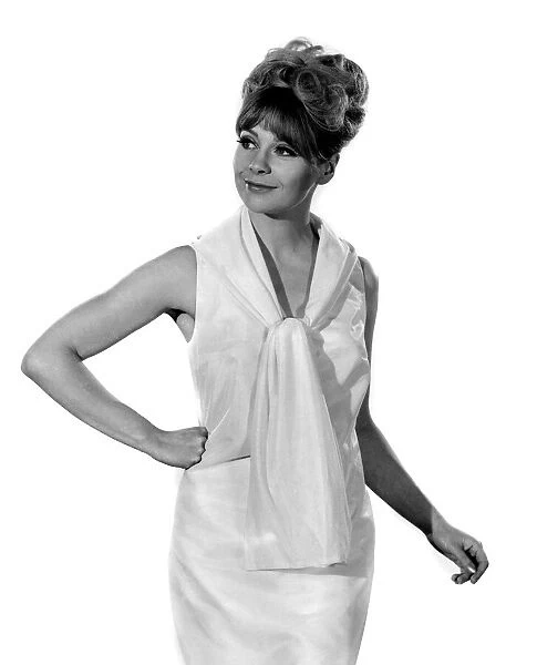 Reveille Fashions: Marilyn Rickard. March 1966 P008360