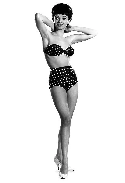 Reveille Fashions: Meriel Weston. May 1961 P006357