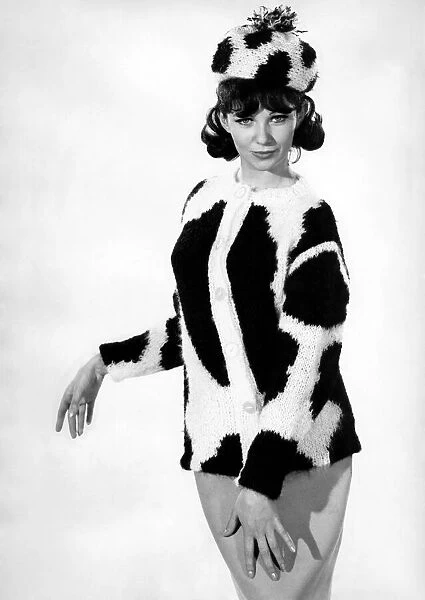 Reveille Fashions: Meriel Weston. October 1964 P006758