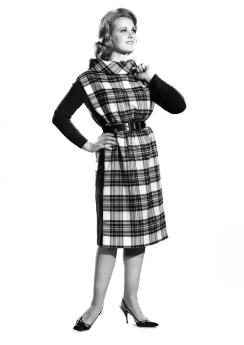 Framed Print : Reveille Fashions. Roma Reeves. November 1962 P008873