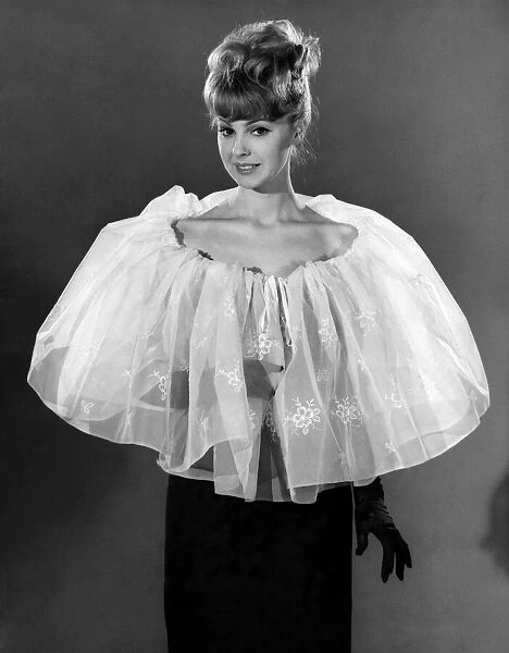 Reveille Fashions. Yvette Davis. April 1962 P008913