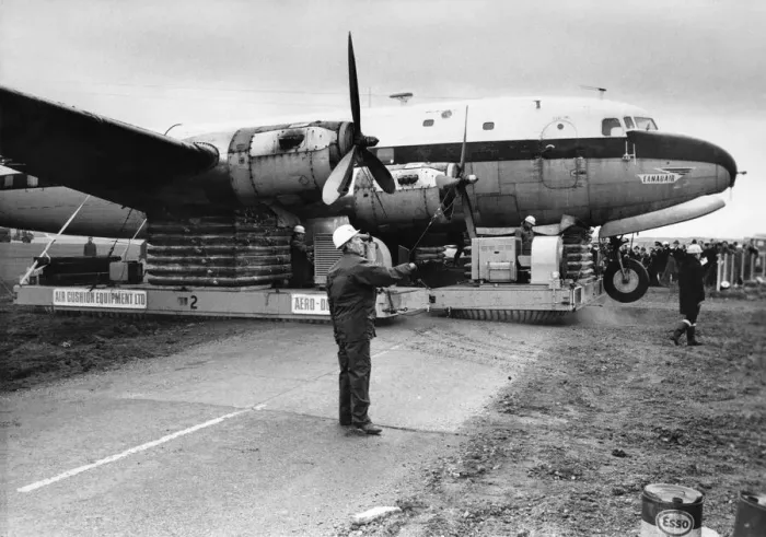 Framed Print : A Revolutionary Hovermove Method of Aircraft Recovery was Demonstrated at Heathrow