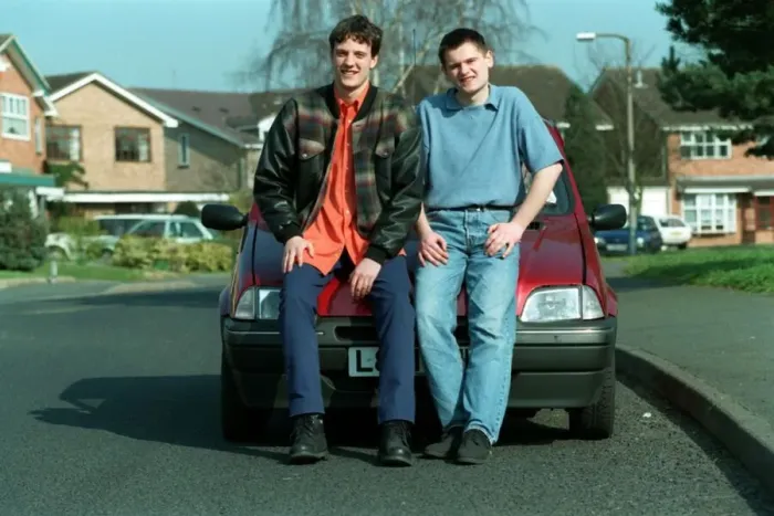 Framed Print : Richard Alford TV Presenter October 97 Sitting on car with his best mate Dean
