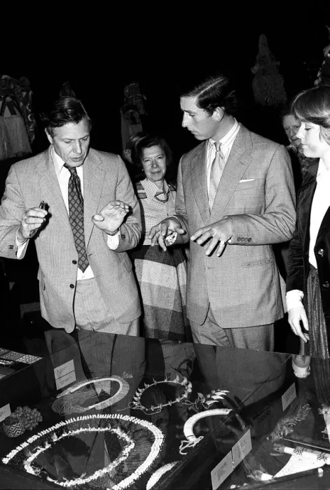 Framed Print : Richard Attenborough with Prince Charles at Brazilian art exhibition held at Museum of