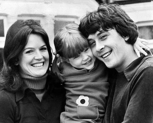 Richard Beckinsale TV actor with his girlfriend Judy Loe and young daughter Katie (3 1  /  2
