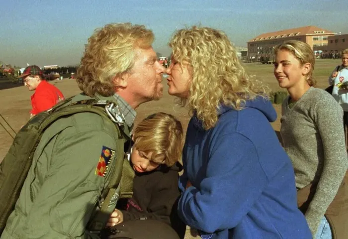 Framed Print : Richard Branson about to board the Virgin Global Challenger balloon is kissed by wife