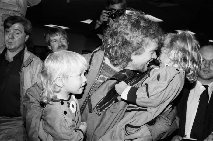 Framed Print : Richard Branson pictured with his two children Holly (RIGHT - 5 Framed Print : Richard Branson pictured with his two children Holly (RIGHT - 5