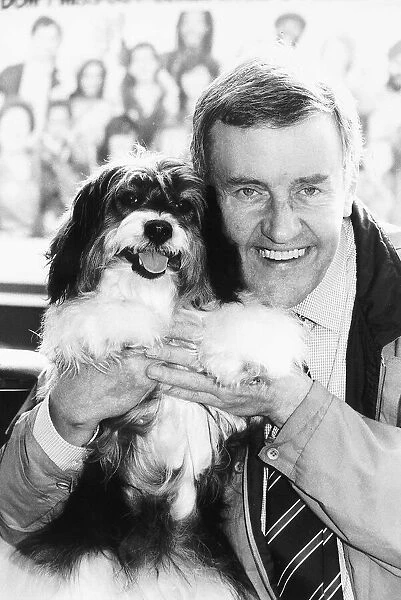 Richard Briers and Pippen the mongrel are used to warn children not to talk to strangers