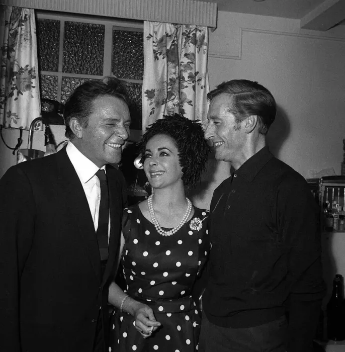 Framed Print : Richard Burton actor Aug 1963 with his actress wife Elizabeth Taylor talking to actor