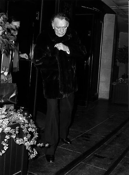 Richard Burton actor in hotel entrance