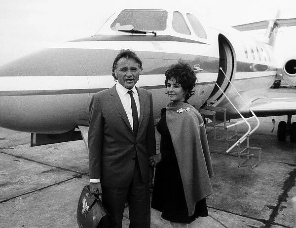 Richard Burton actor and wife Elizabeth Taylor landed at RAF Adingdon Berks from Sardinia