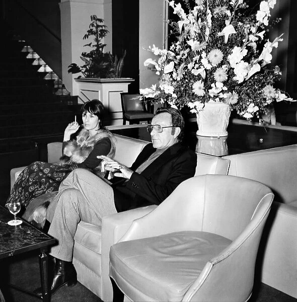 Richard Burton at Dorchester Hotel. February 1975 75-00873-003