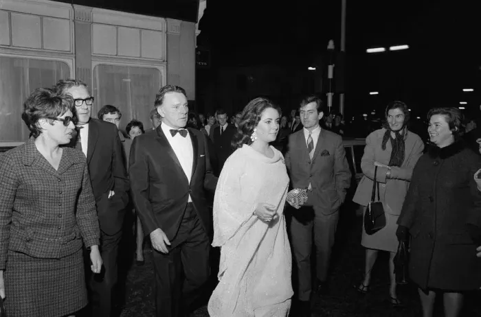 Framed Print : Richard Burton and Elizabeth Taylor 1968 Framed Print : Richard Burton and Elizabeth Taylor 1968