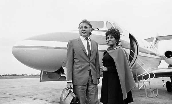 Richard Burton & Elizabeth Taylor arrive by private jet at RAF Abingdon, Oxfordshire