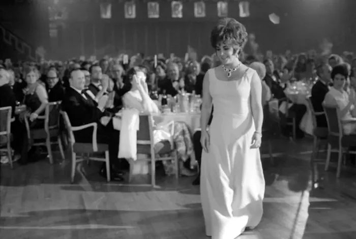 Framed Print : Richard Burton and Elizabeth Taylor seen here receiving awards from Lord Mountbatten Framed Print : Richard Burton and Elizabeth Taylor seen here receiving awards from Lord Mountbatten