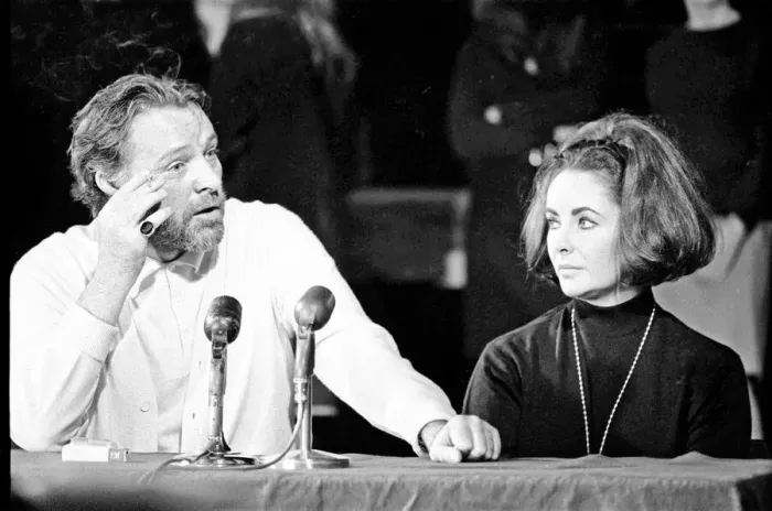 Framed Print : Richard Burton and Elizabeth Taylor speaking at The Oxford University Dramatic Society Framed Print : Richard Burton and Elizabeth Taylor speaking at The Oxford University Dramatic Society