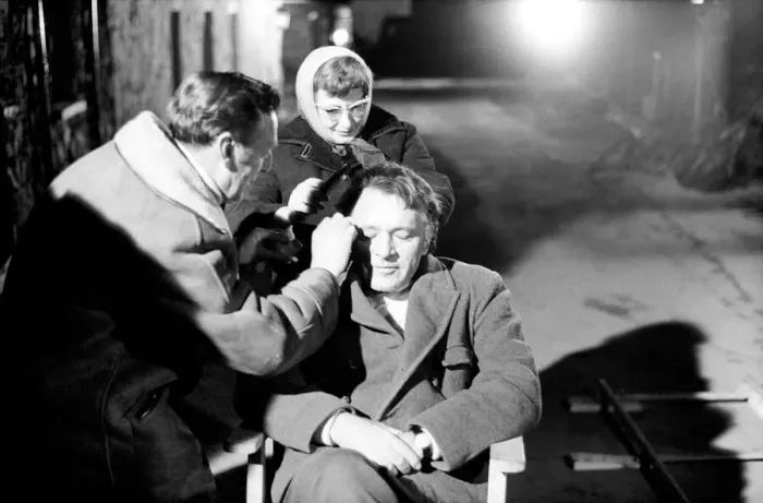 Framed Print : Richard Burton filming: Under Milk Wood on location at Fishguard, South Wales Framed Print : Richard Burton filming: Under Milk Wood on location at Fishguard, South Wales