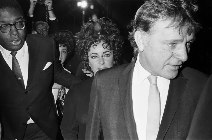 Framed Print : Richard Burton & Liz Taylor at Paris Fashion Week, Sunday 21st January 1968 Framed Print : Richard Burton & Liz Taylor at Paris Fashion Week, Sunday 21st January 1968