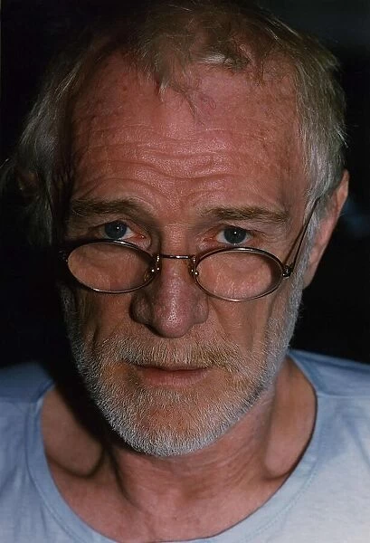 Richard Harris actor - with beard and spectacles A©Mirrorpix
