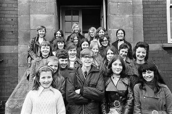 Richard Hind school children leave for concert. 1971