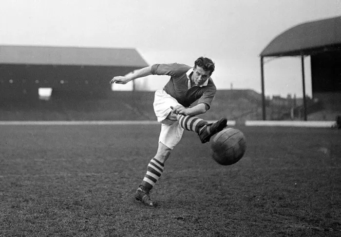 Framed Print : Richard Robinson Middlesbrough Dickie Robinson Circa December 1946
